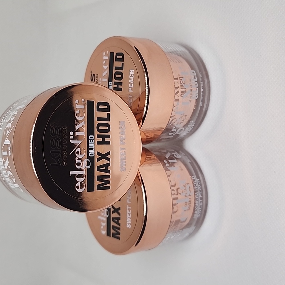 ❌️SOLD❌️ KISS EDGE FIXER, NON-GREASY GEL FORMULA INFUSED BIOTIN, SWEET PEACH